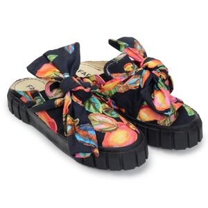 NWT FARM Rio Mule Sneaker with Bow (Cashew Black)